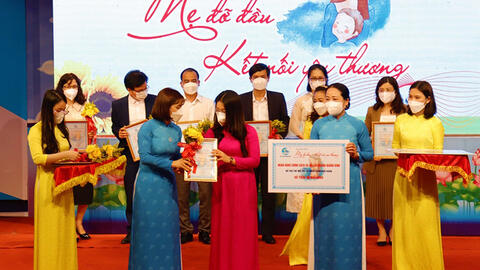 Mẹ đỡ đầu - kết nối yêu thương với những trẻ mồ côi