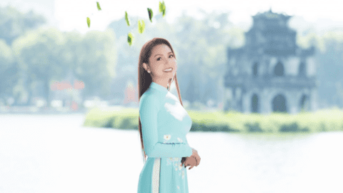 Xao xuyến ngắm hình ảnh Nguyễn Ngọc Anh tha thướt với áo dài trong nắng vàng óng ả
