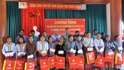 Dự kiến chi 18,252 tỷ đồng tặng quà cho người nghèo dịp Tết Quý Mão