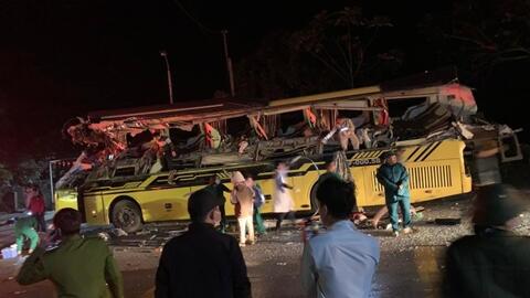 Tại nạn nghiêm trọng: Xe khách va chạm với xe container, 10 người thương vong