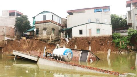 Bắc Ninh công bố tình trạng khẩn cấp sau sự cố ngôi nhà bị nhấn chìm ở Sông Cầu