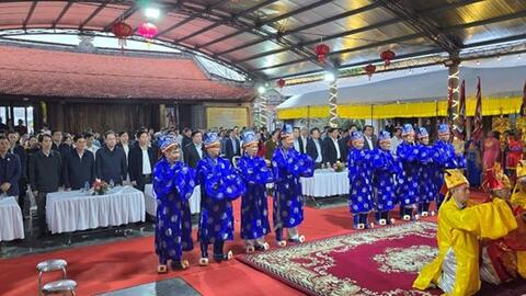 Tưng bừng khai hội tại đền cổ thờ Trần Hưng Đạo và voi chiến ở Thái Bình