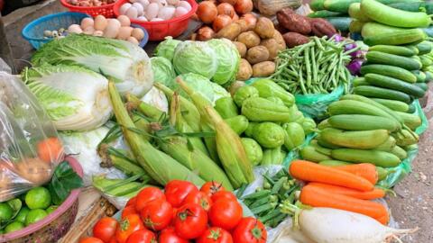 Thị trường Hà Nội ngày 12/9: Siêu thị ổn định, chợ truyền thống rau xanh “đội giá”