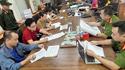 Triệt phá đường dây nhập lậu hàng nghìn tấn “ khí cười”