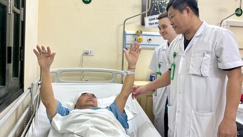 Phẫu thuật đồng thời hai đường mổ "bóc" khối u tuyến yên hiếm gặp