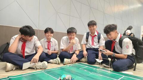 Học sinh TPHCM thích thú trải nghiệm STEM