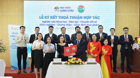 Long Châu hợp tác cùng Viện Kiểm nghiệm an toàn vệ sinh thực phẩm Quốc gia – Bộ Y tế, chủ động tiên phong tiến hành “kiểm tra kép vì sức khỏe người dân và khách hàng”