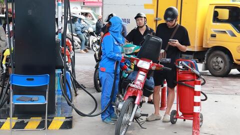 Giá xăng dầu hôm nay 27/10/2025: Tiếp tục giảm
