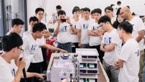 Đại học Đà Nẵng: Vinh danh Thủ khoa, tỏa thơm hoa học tốt