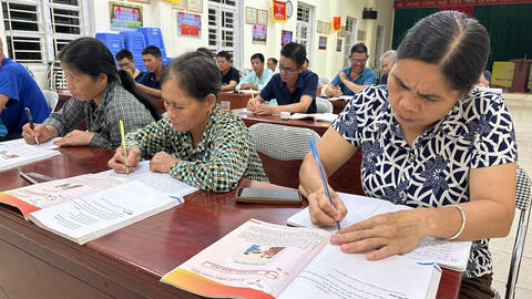 Lớp học xóa mù chữ ở vùng cao Quảng Ninh