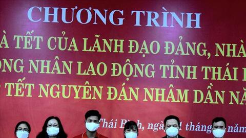 Phó Chủ tịch Quốc hội trao quà Tết cho công nhân, lao động Thái Bình