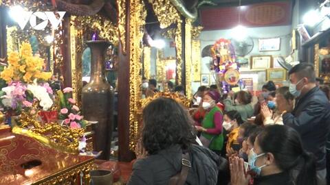 Du khách ùn ùn đi lễ đầu xuân, Lào Cai phòng, chống dịch thế nào?