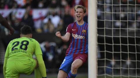 Aubameyang ghi hat-trick, Barca đè bẹp Valencia để vào tốp 4