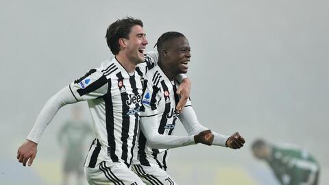 Tân binh Vlahovic ghi bàn ngay trận ra mắt, Juventus thắng dễ Verona