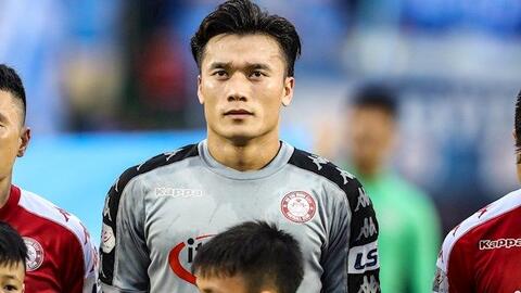 Thủ môn Bùi Tiến Dũng bất ngờ có cơ hội bắt chính tại CLB TPHCM