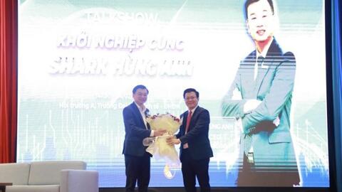 Shark Hùng Anh chia sẻ về khởi nghiệp với sinh viên Đà Nẵng