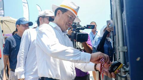 “Đập hộp” ba siêu thuyền máy đua F1 giá hơn 18 tỷ đồng/chiếc