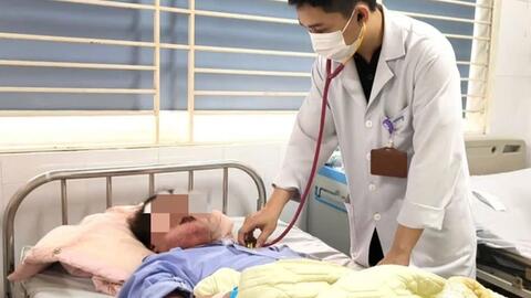 Tự uống thuốc cảm dẫn đến sưng phù toàn thân, nổi ban đỏ