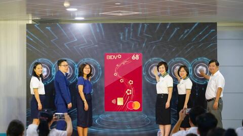 Ra mắt chiến dịch "68 năm BIDV: Tự hào cùng Việt Nam - Kết nối triệu hành trình"