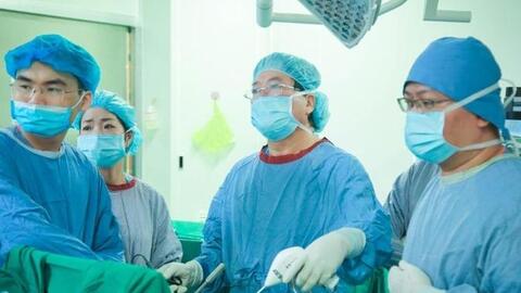 Tạo hình dạ dày ống đứng, giảm béo cho cô gái nặng 102kg