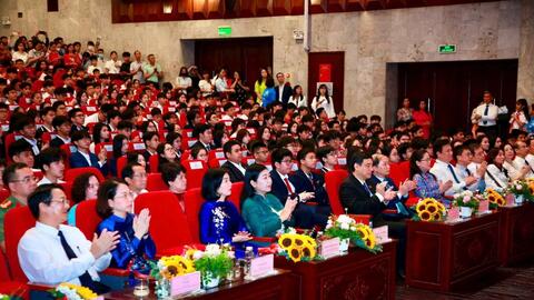 Ở đâu có học sinh chăm ngoan, thầy cô tâm huyết... ở đó thành tựu sẽ nở hoa