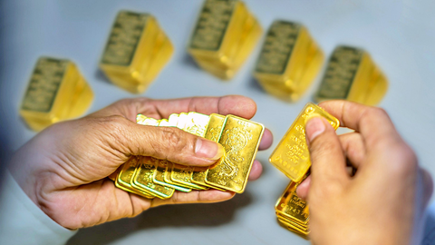 'Giải mã' nhà đầu tư cá nhân chuyển hướng vào vàng miếng và vàng xu