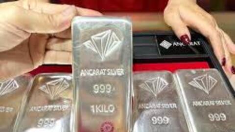 Giá bạc hôm nay 23/12/2025: Tiếp đà tăng cao