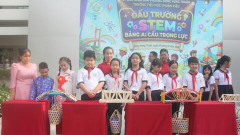 Giáo viên TPHCM nhận tiền quà Tết Nguyên đán 2 triệu đồng/người