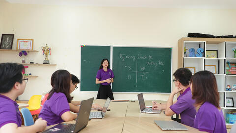 Đề xuất đổi mới trong xây dựng chuẩn nghề nghiệp giảng viên