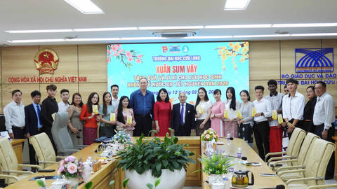 Ấm áp Tết sum vầy dành cho lưu học sinh Trường ĐH Cửu Long