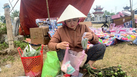 Thành phố Huế: Đặc sắc chợ Tết làng Mỹ Lợi hàng trăm năm tuổi