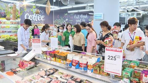 Thị trường hàng hóa mùng 3 tết Bính Ngọ: Nguồn cung dồi dào, giá ổn định