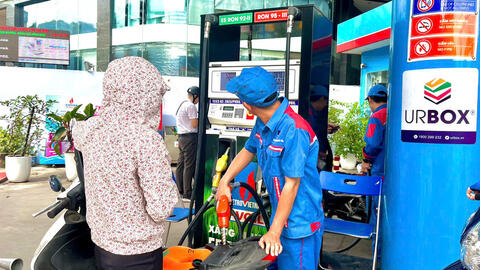 Giá xăng dầu hôm nay 18/2/2026: Giảm mạnh gần 3%