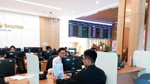 Tháng 2/2026: VN-Index trên HoSE tăng 2,8%, thanh khoản biến động theo nhịp thị trường