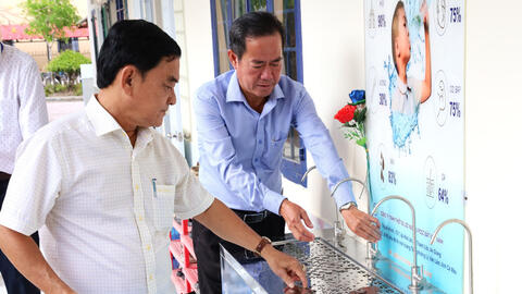 Sở GD&ĐT Cà Mau kiểm tra công trình nhà vệ sinh và nước uống sạch trường học