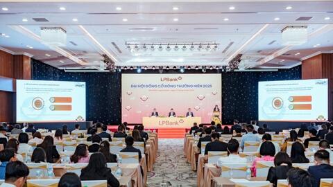 Ngân hàng mạnh tay chia "tiền tươi", cổ đông hưởng lợi đến đâu?