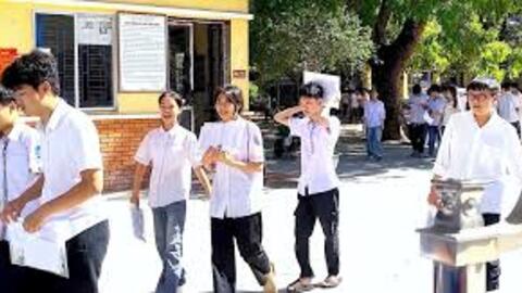 Thí sinh Hưng Yên hoàn thành bài thi cuối vào lớp 10 THPT công lập không chuyên