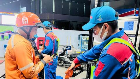 Giá xăng dầu hôm nay 17/6: Tiếp tục giảm sâu