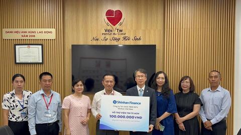 Shinhan Finance trao tặng 100 triệu đồng, đồng hành cùng Quỹ mổ tim tại Viện Tim TP. Hồ Chí Minh
