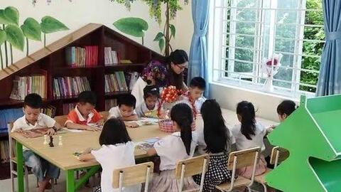 Điều kiện chuyển từ nhân viên thiết bị trường học sang văn thư