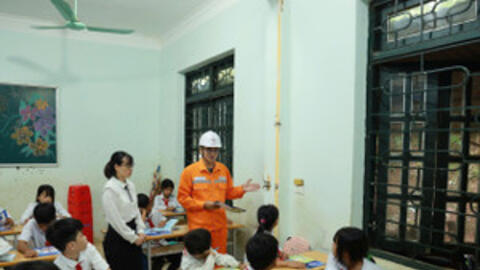 Học sinh Mường Pồn nâng cao kỹ năng sử dụng điện an toàn