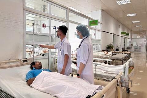 Sau bữa ăn lẩu nấm, 7 người bị ngộ độc phải nhập viện