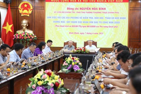 Tập trung tháo gỡ vướng mắc, đẩy nhanh giải ngân vốn đầu tư công khu vực miền Trung