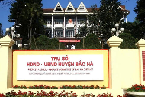 Nhiều giáo viên Bắc Hà bị hạ mức khen thưởng dù được xét đợt 2