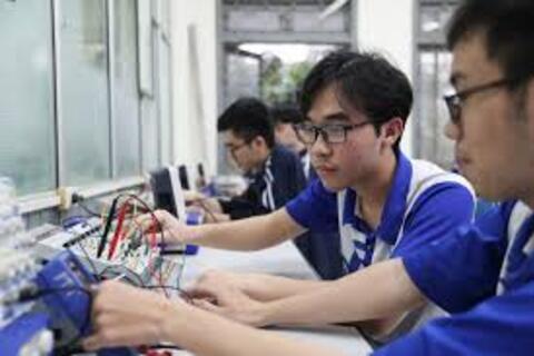 ĐHQGHN công bố 8 lĩnh vực công nghệ ưu tiên đầu tư giai đoạn 2025–2035