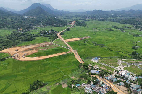 Đất nền ven cao tốc Hòa Bình - Mộc Châu tăng nhiệt
