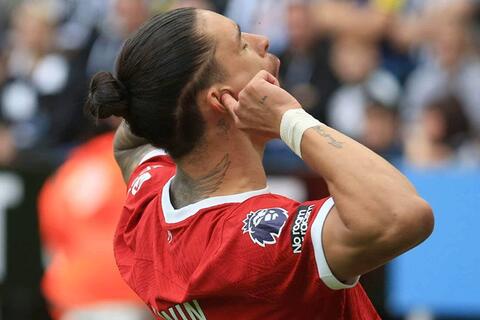 Darwin Nunez đang bị mắc kẹt tại Anfield