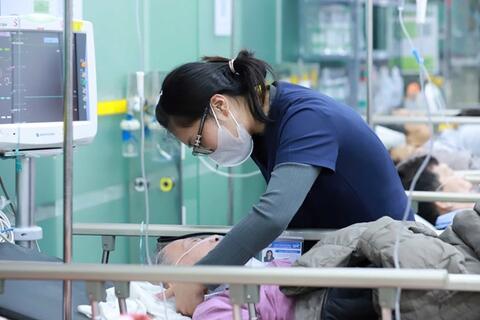 Nâng cấp y tế cơ sở, tiến tới miễn viện phí toàn dân