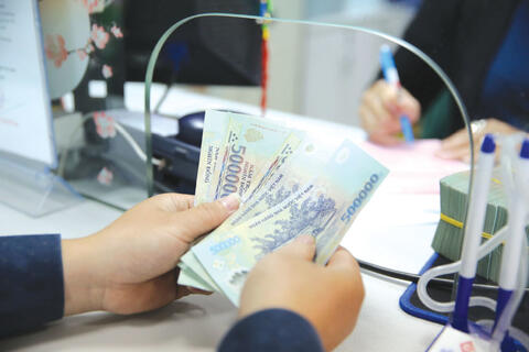 Giảm lãi suất cho vay, chia sẻ một phần lợi nhuận hỗ trợ doanh nghiệp