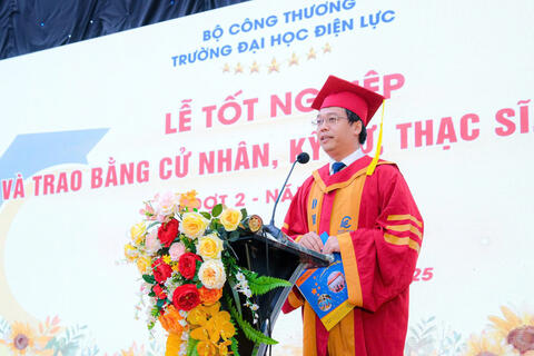 Trường Đại học Điện lực trao bằng tốt nghiệp đợt 2 năm 2025